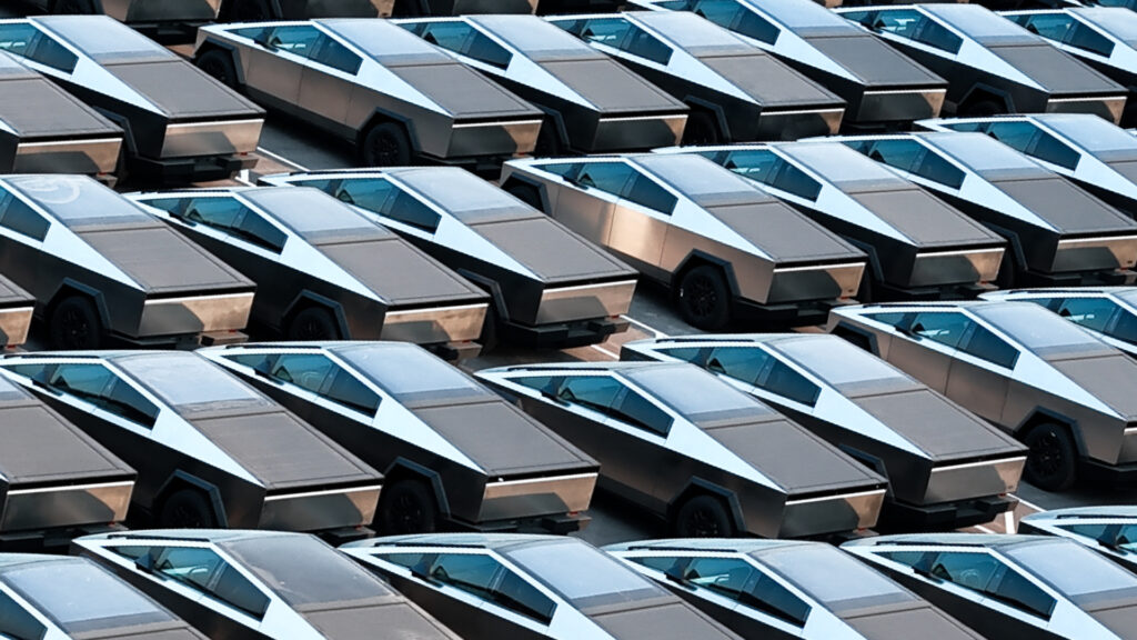 tesla Cybertruck en stock  // Source : Tesla