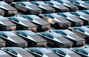 tesla Cybertruck en stock  // Source : Tesla