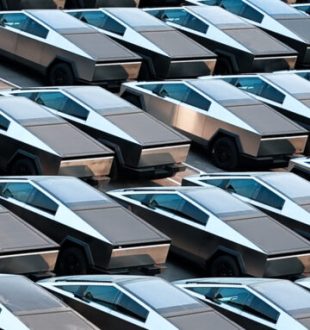 tesla Cybertruck en stock  // Source : Tesla