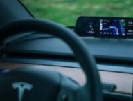 La marque Enhance a conçu un écran conducteur personnalisable pour les Tesla Model 3 et Model Y. // Source : Enhance La marque Enhance a conçu un écran conducteur personnalisable pour les Tesla Model 3 et Model Y. // Source : Enhance