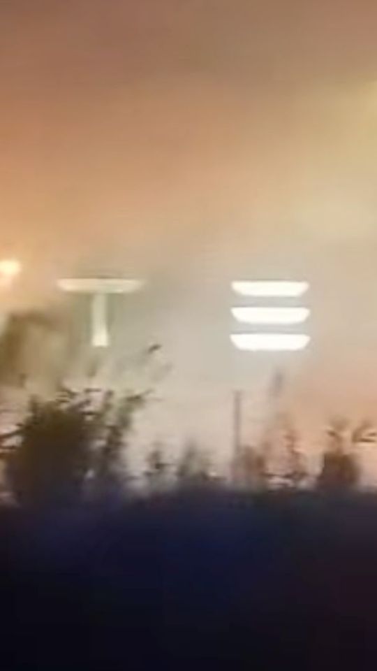Un incendie a ravagé 24 voitures Tesla près de Marseille // Source : Gilles Petras via Facebook Un incendie a ravagé 24 voitures Tesla près de Marseille // Source : Gilles Petras via Facebook