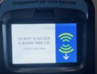 Le validateur CB dans le bus. // Source : Numerama