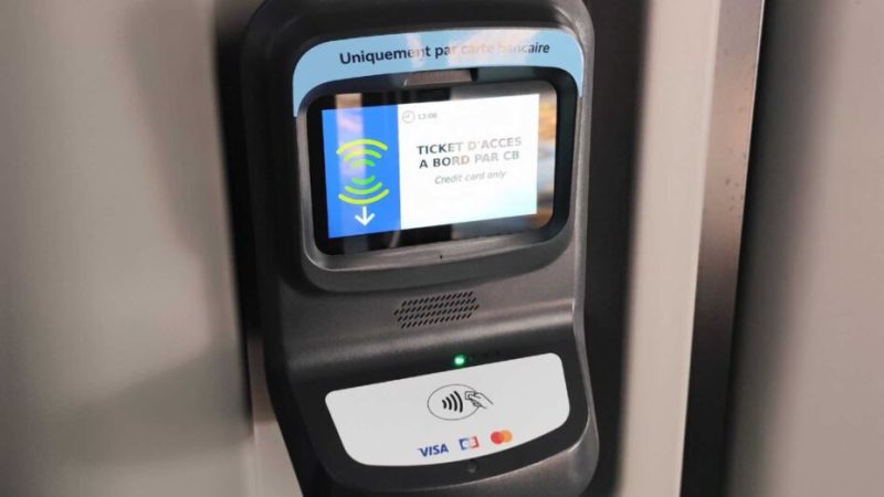Non, le passe Navigo ne va pas être remplacé par la carte bancaire dans les bus et le métro en Île-de-France
