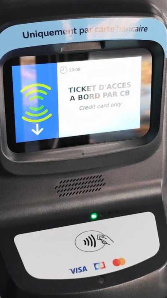 La valideur CB du bus // Source : LFrancivigo / X La valideur CB du bus // Source : LFrancivigo / X