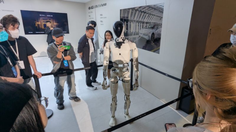 Pourquoi les constructeurs passent-ils de la voiture électrique au robot humanoïde ? Pourquoi les constructeurs passent-ils de la voiture électrique au robot humanoïde ?