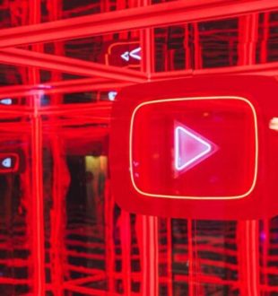 Le logo de YouTube pendant le YouTube Festival à Paris. // Source : YouTube