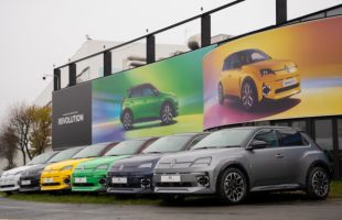 Renault 5 et son 100 000e exemplaire // Source : Renault Renault 5 et son 100 000e exemplaire // Source : Renault