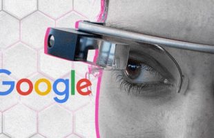 Le monde découvre les Google Glass en juin 2012 lors de la conférence Google I/O.  // Source : Numerama / Google / Antonio Zugaldia