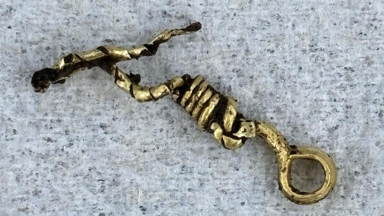 Enfouie en Dordogne, une tombe de 2 000 ans livre un trÃ©sor exceptionnel