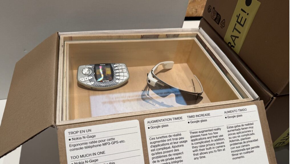 Les Google Glass figurent à l'exposition Flops ?! // Source : Numerama Les Google Glass figurent à l'exposition Flops ?! // Source : Numerama