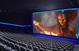 Avatar 3 dans une salle Dolby. // Source : Montage Numerama Avatar 3 dans une salle Dolby. // Source : Montage Numerama