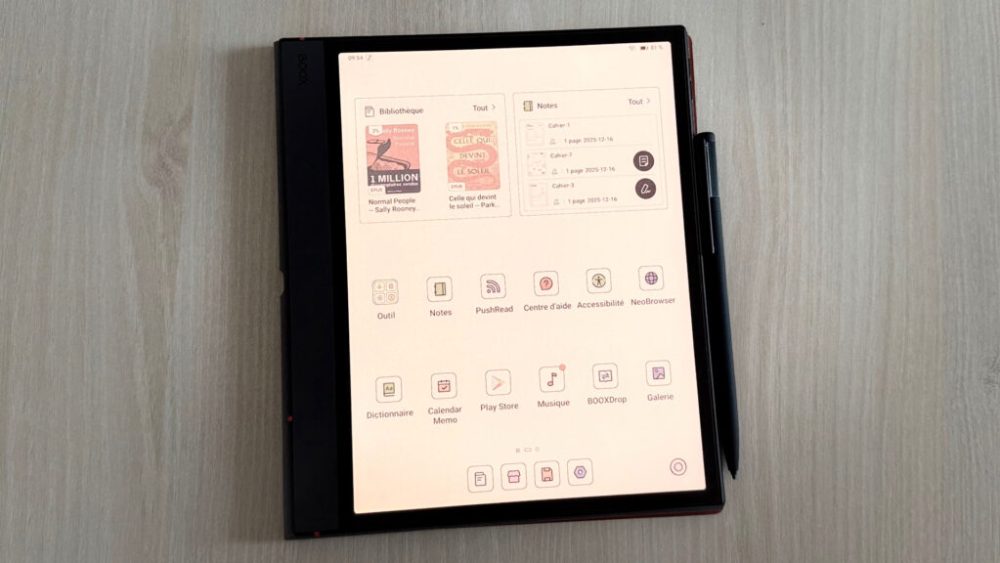 L’interface Android a été retravaillée pour s’adapter au format, et cela fonctionne plutôt bien