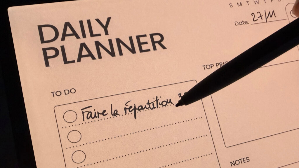 Les templates intégrés sont nombreux : carnets structurés, pages vierges, grilles, planners, to-do lists ou supports de réunion