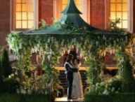 Benedict et Sophie. // Source : Liam Daniel/Netflix, via Entertainment Weekly Benedict et Sophie. // Source : Liam Daniel/Netflix, via Entertainment Weekly