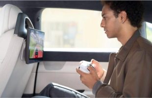 La voiture de Sony et Honda permettra de jouer à la PS5 à distance // Source : Sony Honda