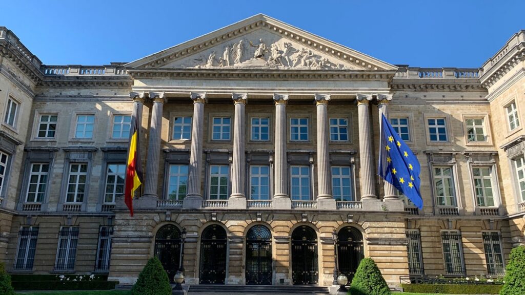 La Chambre des repr&eacute;sentants se situe &agrave; Bruxelles &agrave; l'int&eacute;rieur du Palais de la Nation // Source : Image Wikipedia