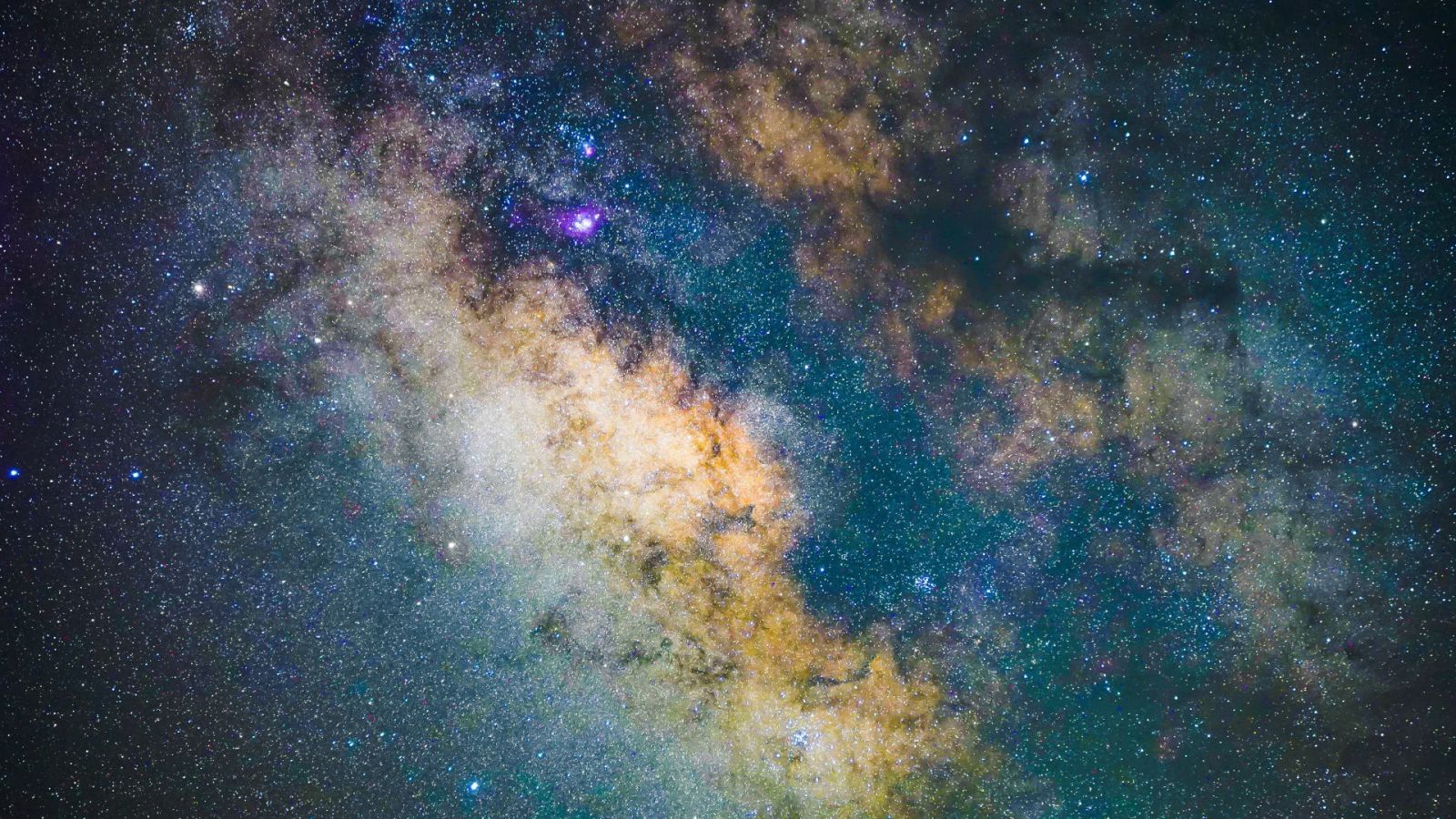 ComÃ¨te Atlas, Ã©toiles filantes, pleine Lune : que voir dans le ciel en dÃ©cembre 2025 ?