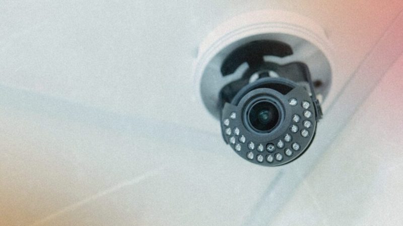 120 000 caméras IP ont été piratées pour alimenter un site voyeuriste : comment ce hack massif relance le débat sur la sécurité des objets connectés