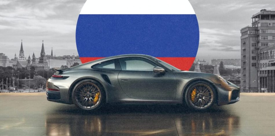 Sanctions, piratage ou sabotage ? Pourquoi des centaines de Porsche sont soudainement clouées au sol en Russie // Source : Montage Numerama Sanctions, piratage ou sabotage ? Pourquoi des centaines de Porsche sont soudainement clouées au sol en Russie // Source : Montage Numerama