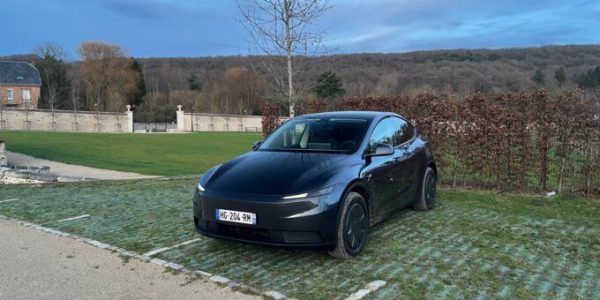 Le nouveau Tesla Model Y Standard à l'essai. // Source : Robin San Vicente pour Numerama