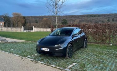 Le nouveau Tesla Model Y Standard à l'essai. // Source : Robin San Vicente pour Numerama Le nouveau Tesla Model Y Standard à l'essai. // Source : Robin San Vicente pour Numerama