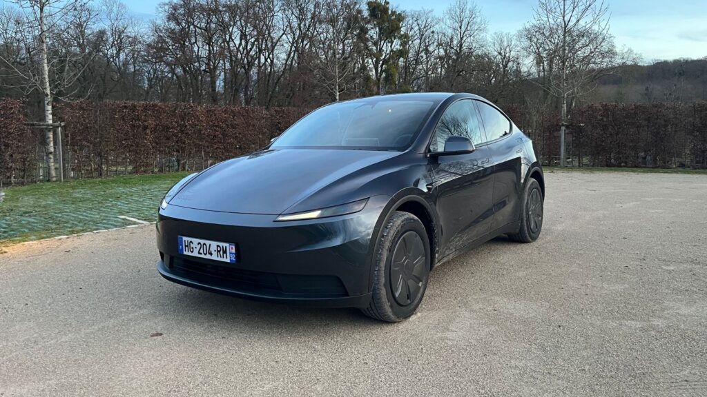Le nouveau Tesla Model Y Standard à l'essai. // Source : Robin San Vicente pour Numerama Le nouveau Tesla Model Y Standard à l'essai. // Source : Robin San Vicente pour Numerama