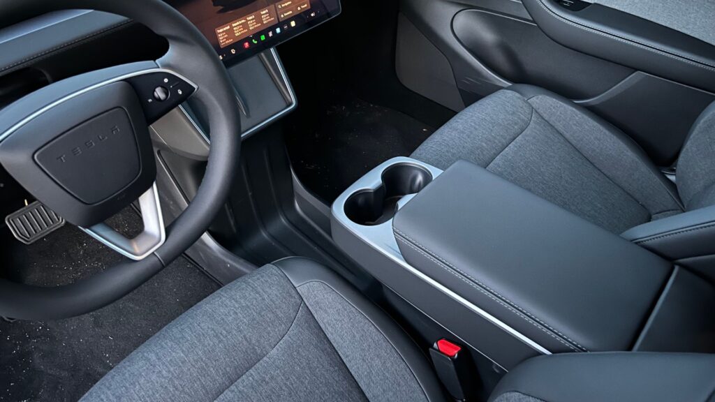 Le nouveau Tesla Model Y Standard à l'essai. // Source : Robin San Vicente pour Numerama Le nouveau Tesla Model Y Standard à l'essai. // Source : Robin San Vicente pour Numerama