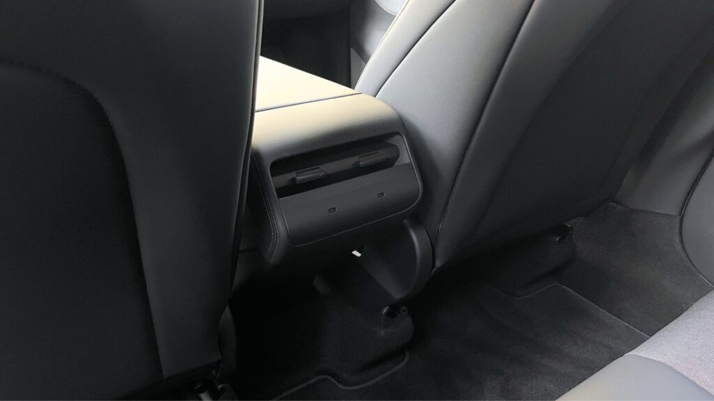 Le nouveau Tesla Model Y Standard à l'essai. // Source : Robin San Vicente pour Numerama Le nouveau Tesla Model Y Standard à l'essai. // Source : Robin San Vicente pour Numerama