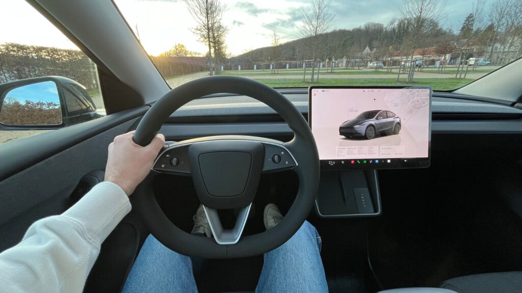 Le nouveau Tesla Model Y Standard à l'essai. // Source : Robin San Vicente pour Numerama Le nouveau Tesla Model Y Standard à l'essai. // Source : Robin San Vicente pour Numerama