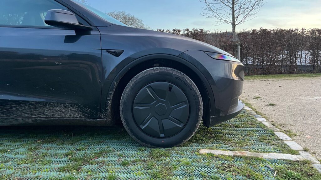 Le nouveau Tesla Model Y Standard à l'essai. // Source : Robin San Vicente pour Numerama Le nouveau Tesla Model Y Standard à l'essai. // Source : Robin San Vicente pour Numerama