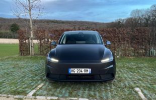 Le nouveau Tesla Model Y Standard à l'essai. // Source : Robin San Vicente pour Numerama