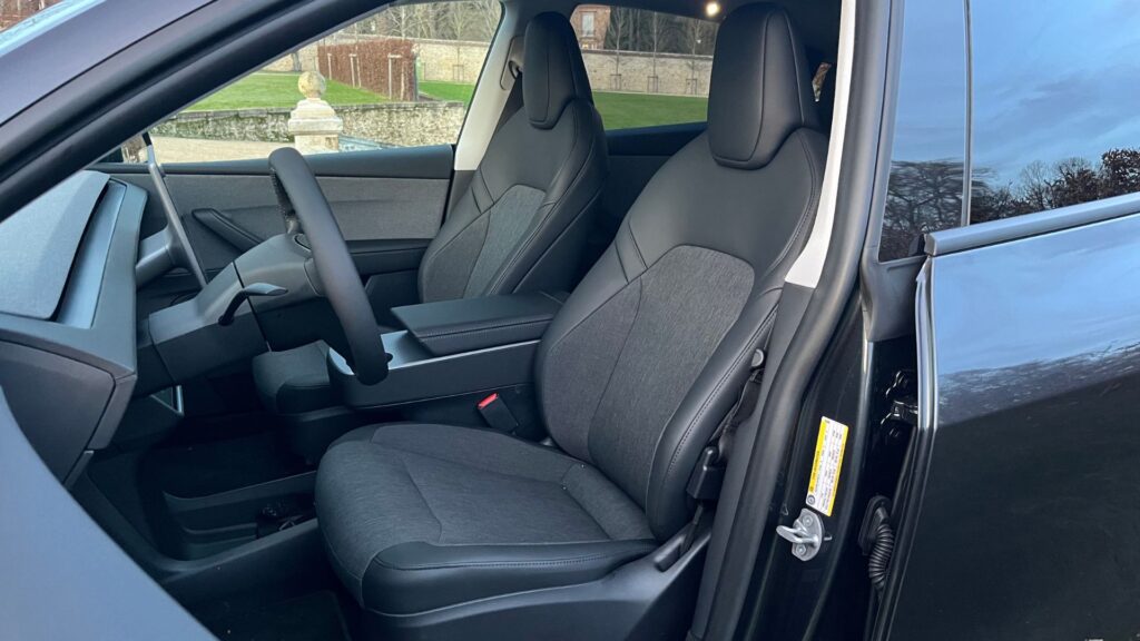 Le nouveau Tesla Model Y Standard à l'essai. // Source : Robin San Vicente pour Numerama Le nouveau Tesla Model Y Standard à l'essai. // Source : Robin San Vicente pour Numerama