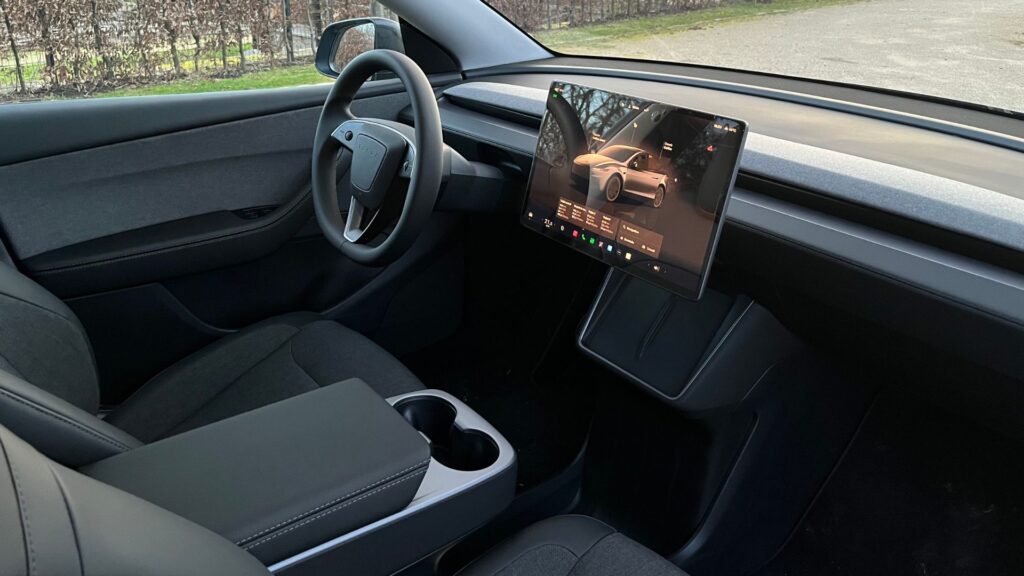 Le nouveau Tesla Model Y Standard à l'essai. // Source : Robin San Vicente pour Numerama Le nouveau Tesla Model Y Standard à l'essai. // Source : Robin San Vicente pour Numerama