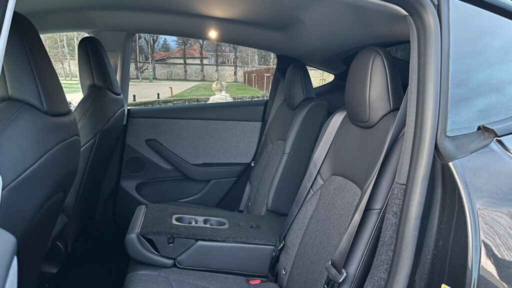 Le nouveau Tesla Model Y Standard à l'essai. // Source : Robin San Vicente pour Numerama Le nouveau Tesla Model Y Standard à l'essai. // Source : Robin San Vicente pour Numerama