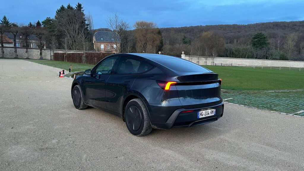 Le nouveau Tesla Model Y Standard à l'essai. // Source : Robin San Vicente pour Numerama Le nouveau Tesla Model Y Standard à l'essai. // Source : Robin San Vicente pour Numerama