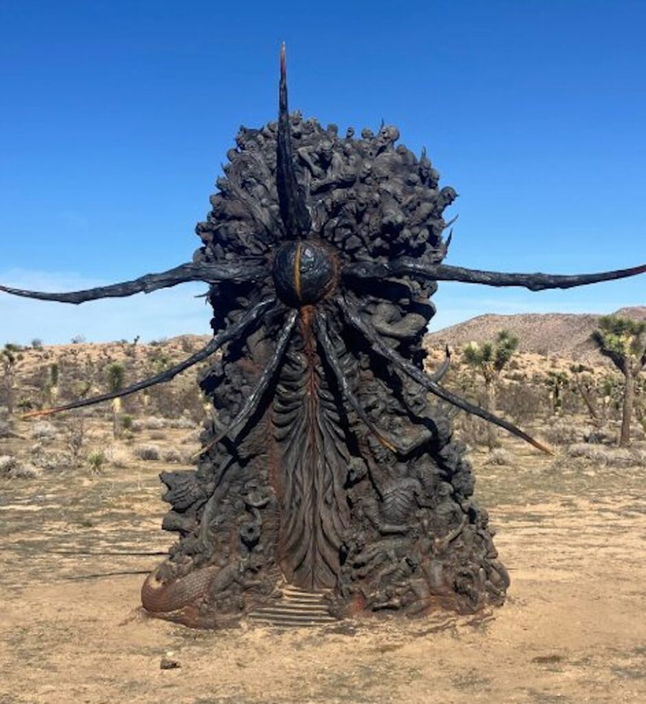 Statue JV étrange // Source : X