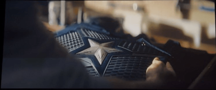 La tenue de Captain America dans le trailer en fuite. La tenue de Captain America dans le trailer en fuite.