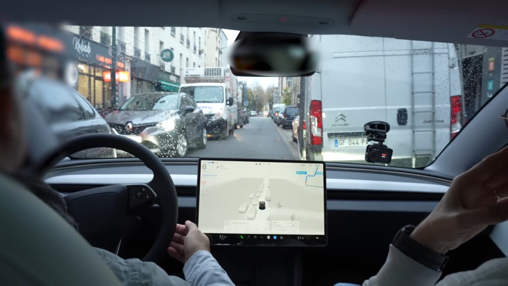 Dépasser une camionnette mal garée // Source : Numerama