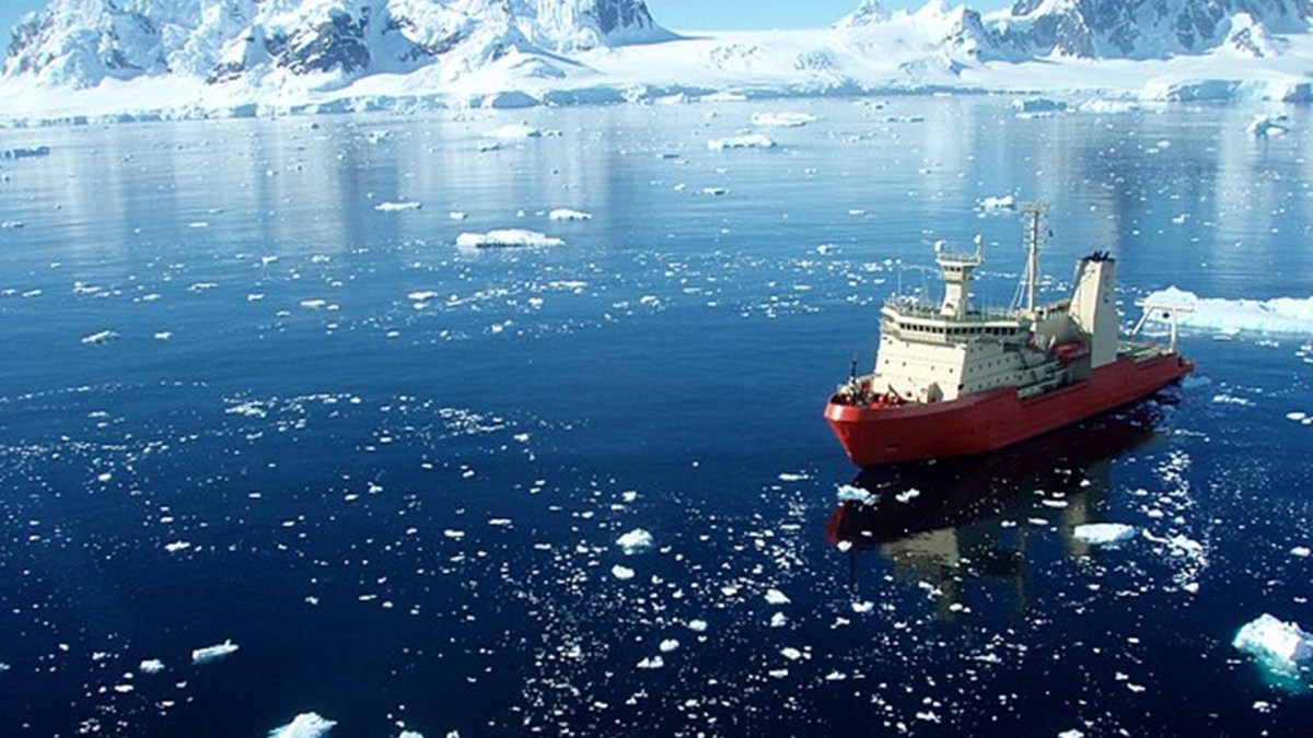 Le navire Nathaniel B. Palmer en Antarctique.
