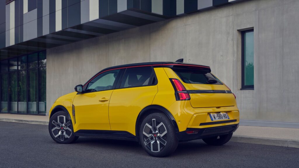 La Renault 5 en jaune Pop. // Source : Renault La Renault 5 en jaune Pop. // Source : Renault