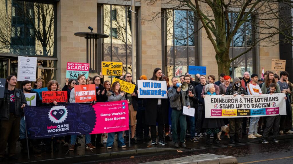 un rassemblemant devant les locaux de Rockstar Édimbourg. // Source : Ross Greer/Scottish Greens un rassemblemant devant les locaux de Rockstar Édimbourg. // Source : Ross Greer/Scottish Greens