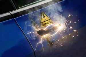 Les poignées de portes des Tesla peuvent être un danger en cas d'accident. // Source : Une par Robin San Vicente pour Numerama