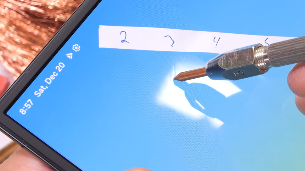 D&egrave;s le niveau 3, l'&eacute;cran se raye.