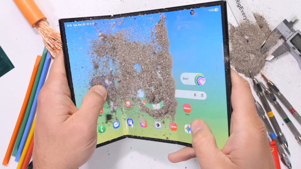 Le t&eacute;l&eacute;phone n'a pas aim&eacute; l'&eacute;preuve du sable.