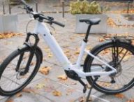 Le VTT urbain électrique Scott Axis 20 Wave // Source : Alfred Tertrais pour Numerama Le VTT urbain électrique Scott Axis 20 Wave // Source : Alfred Tertrais pour Numerama