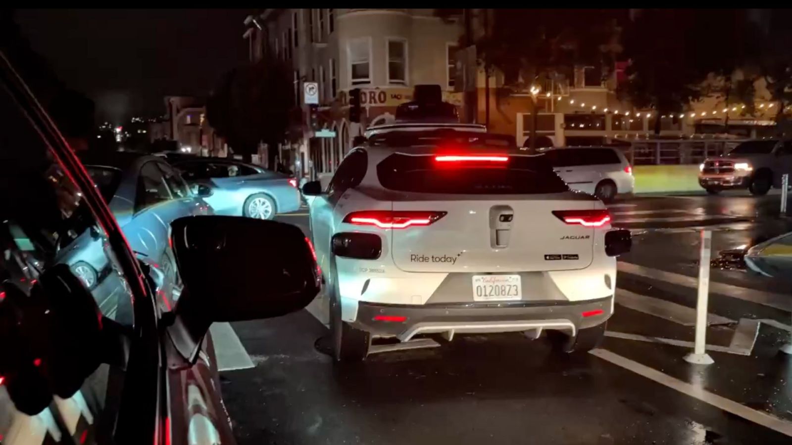 On sait pourquoi les taxis autonomes Waymo ont paralysÃ© San Francisco