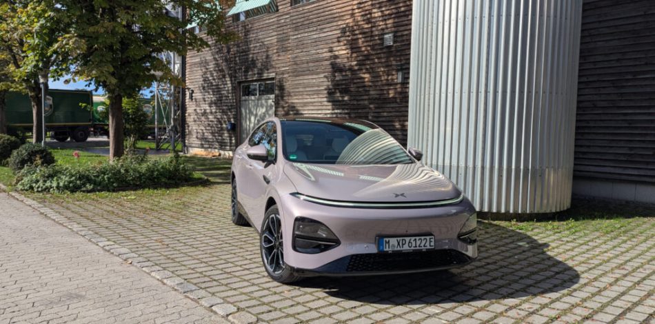 Xpeng G6 Performance (2025) à l'essai // Source : Raphaelle Baut pour Numerama Xpeng G6 Performance (2025) à l'essai // Source : Raphaelle Baut pour Numerama