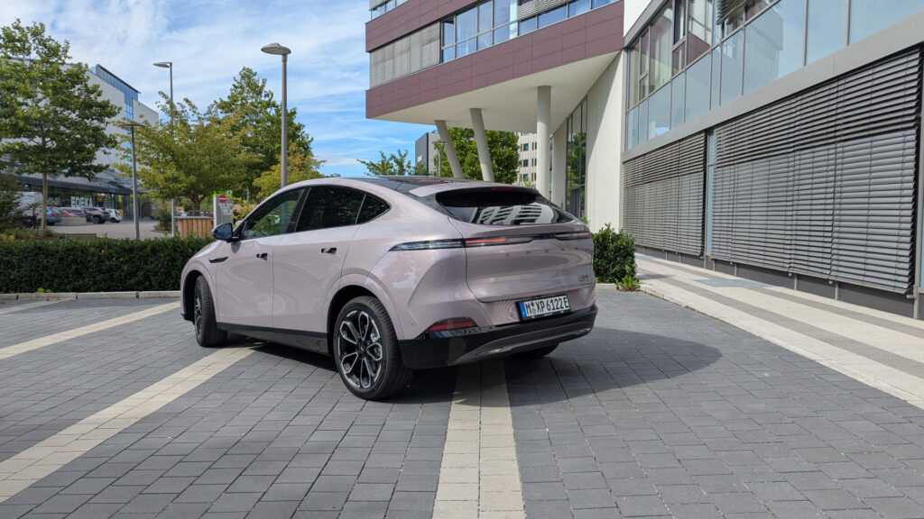 Xpeng G6 (2025) // Source : Raphaelle Baut pour Numerama Xpeng G6 (2025) // Source : Raphaelle Baut pour Numerama