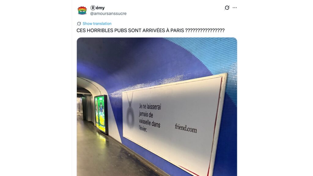 L'un des slogans aper&ccedil;us &agrave; Paris, &agrave; la station Charles de Gaulle &eacute;toile. // Source : @amoursanssucre sur X