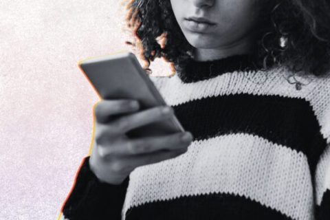 NRJ Mobile, Cdiscount Mobile et Auchan Telecom vont à leur tour appliquer 5 € de frais de résiliation à leurs offres. // Source : Numerama